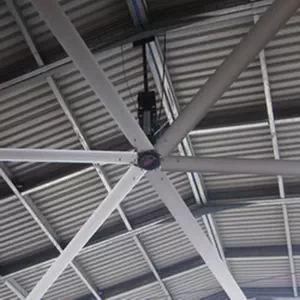 Эффективный разгонный вентилятор для вентиляции в коровнике